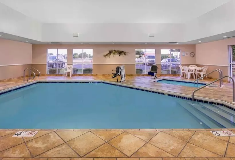 فندق Super 8 By Wyndham Madison South