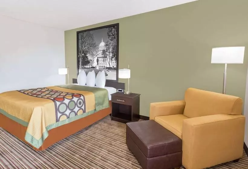 فندق Super 8 By Wyndham Madison South
