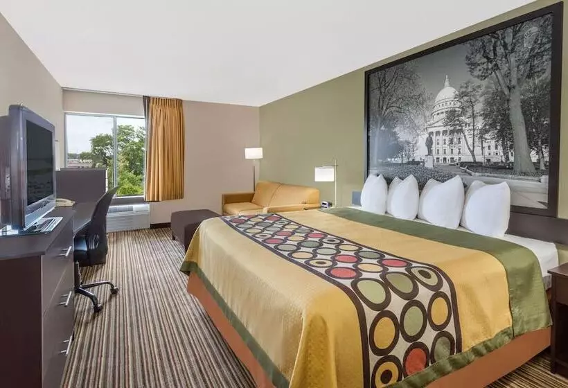 فندق Super 8 By Wyndham Madison South