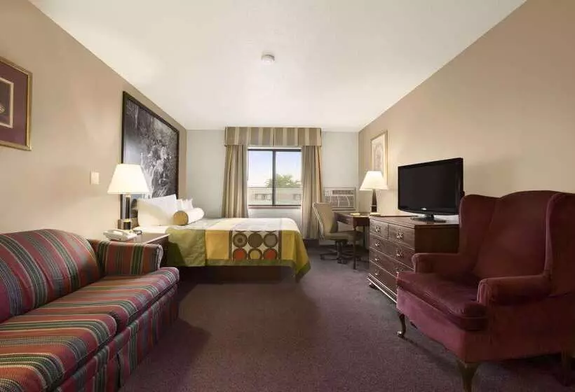 酒店 Super 8 By Wyndham Milwaukee Airport