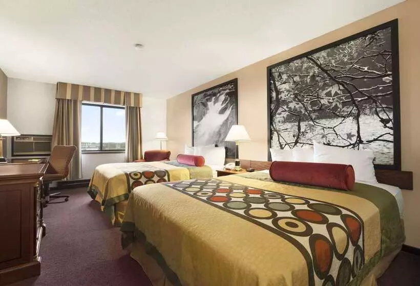 酒店 Super 8 By Wyndham Milwaukee Airport