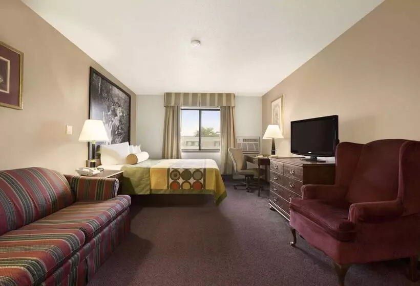 酒店 Super 8 By Wyndham Milwaukee Airport