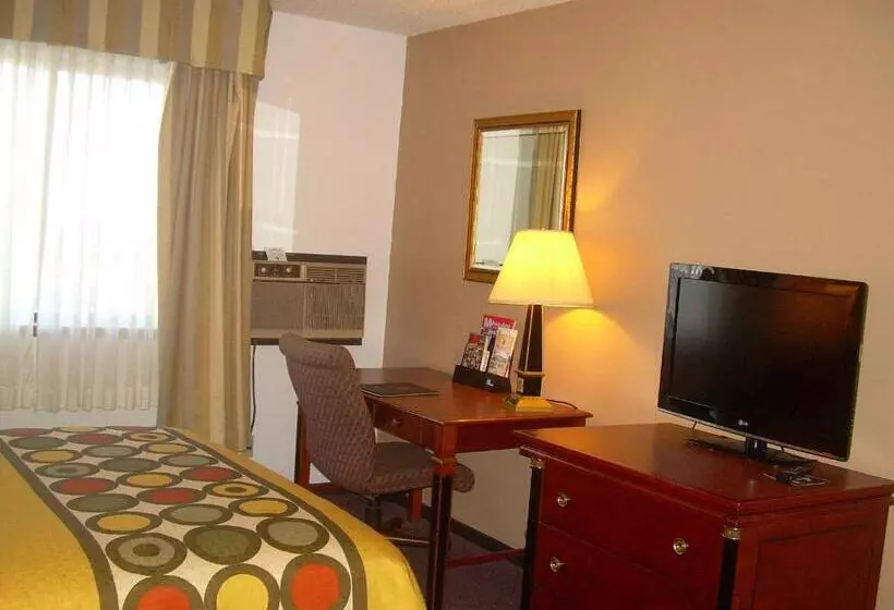 酒店 Super 8 By Wyndham Milwaukee Airport