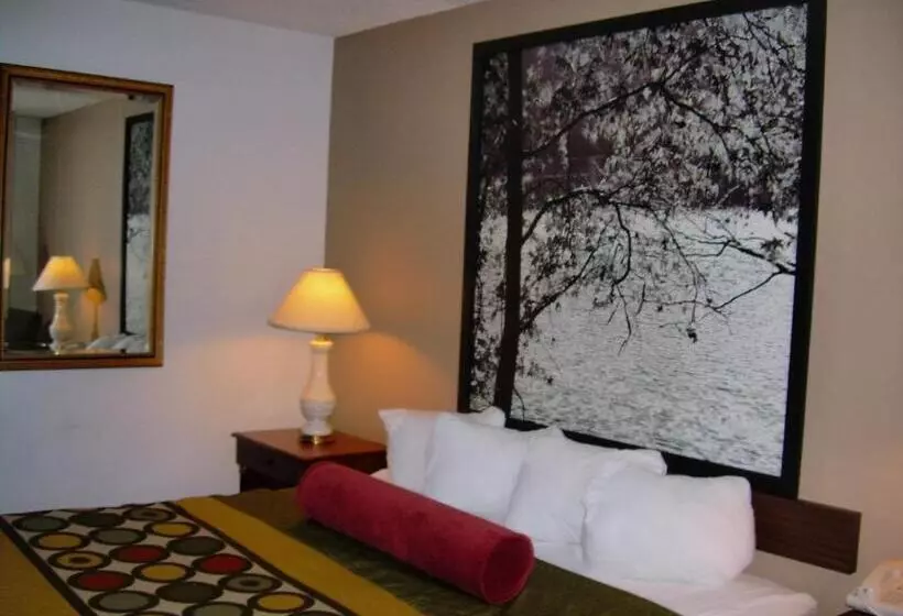 酒店 Super 8 By Wyndham Milwaukee Airport