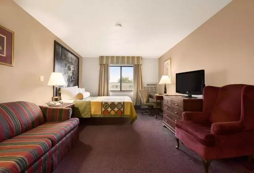 酒店 Super 8 By Wyndham Milwaukee Airport