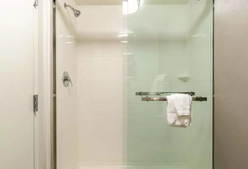 La Quinta By Wyndham Warwick Providence Airport