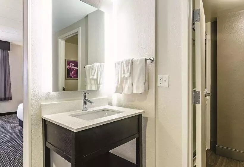 La Quinta By Wyndham Warwick Providence Airport