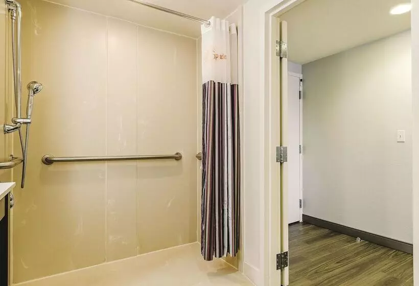 La Quinta By Wyndham Warwick Providence Airport