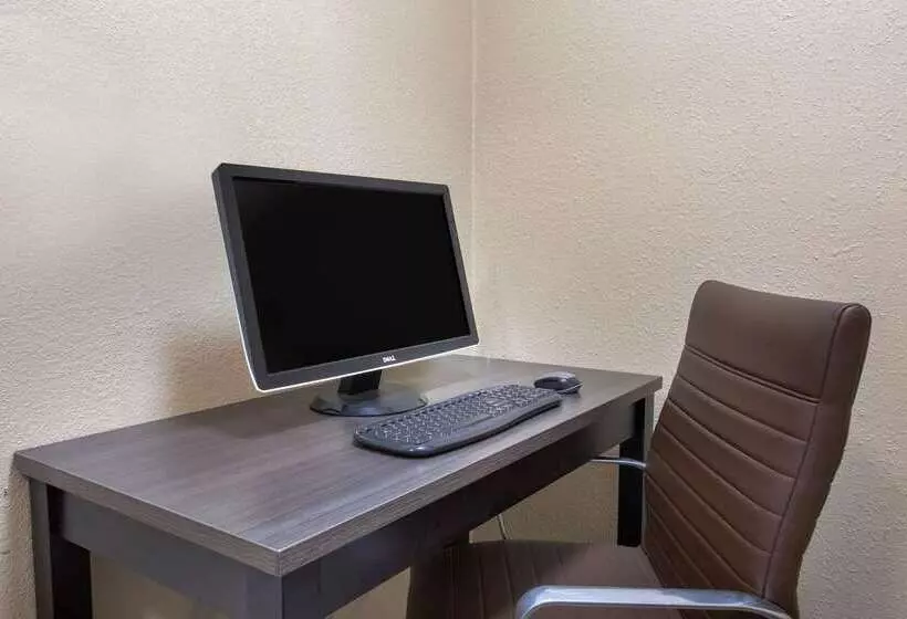 فندق على الطريق Baymont By Wyndham Joliet