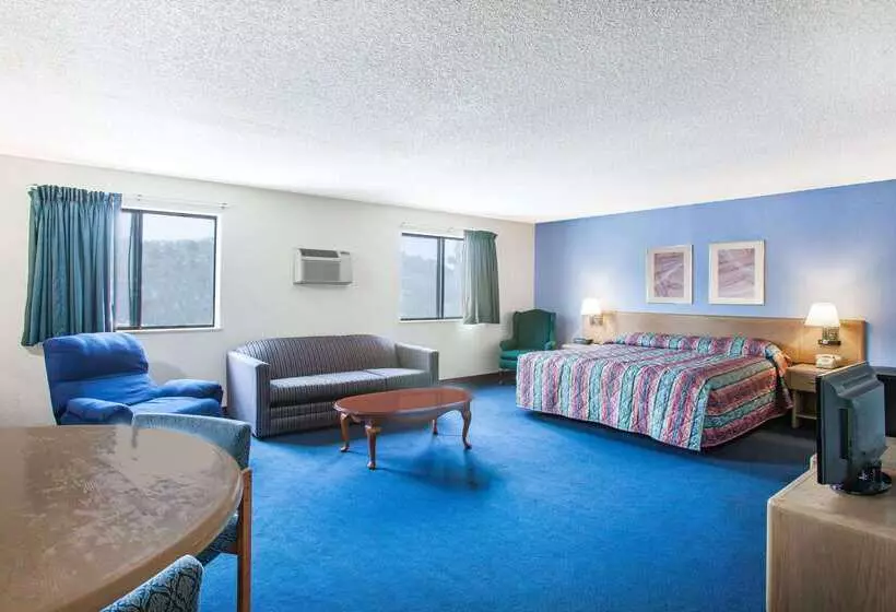 مُتل Super 8 By Wyndham Hot Springs