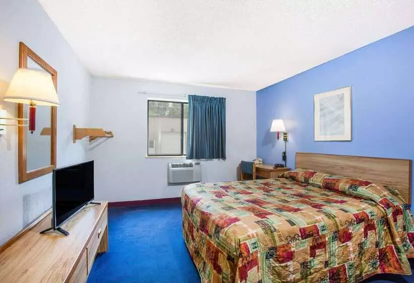 مُتل Super 8 By Wyndham Hot Springs