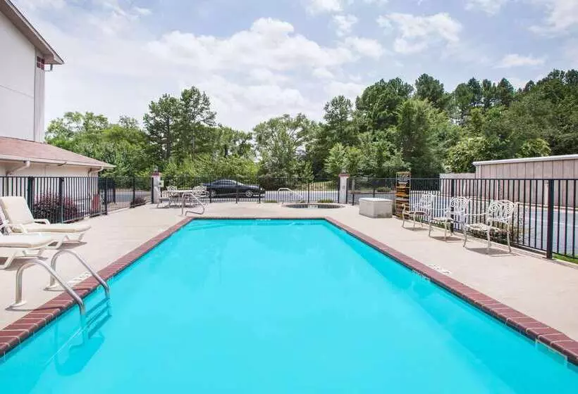 مُتل Super 8 By Wyndham Hot Springs