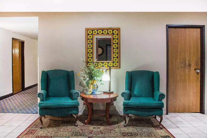 مُتل Super 8 By Wyndham Hot Springs