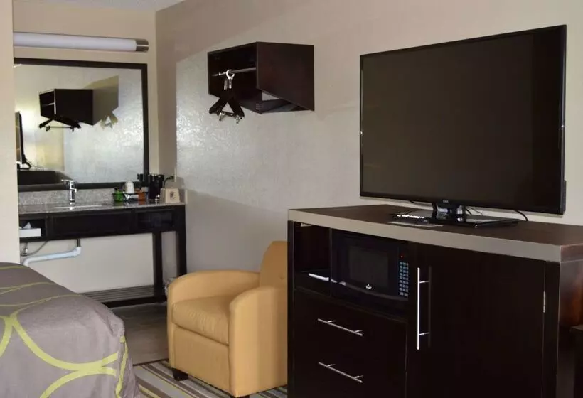 فندق على الطريق Super 8 By Wyndham Stockbridge