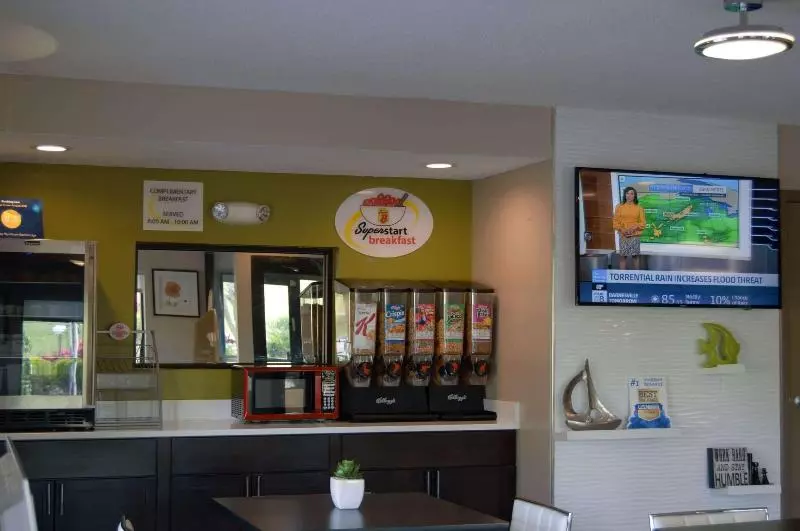 فندق على الطريق Super 8 By Wyndham Stockbridge