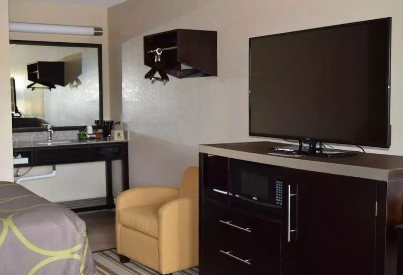 فندق على الطريق Super 8 By Wyndham Stockbridge