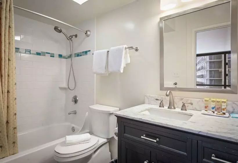 فندق Aston At The Waikiki Banyan