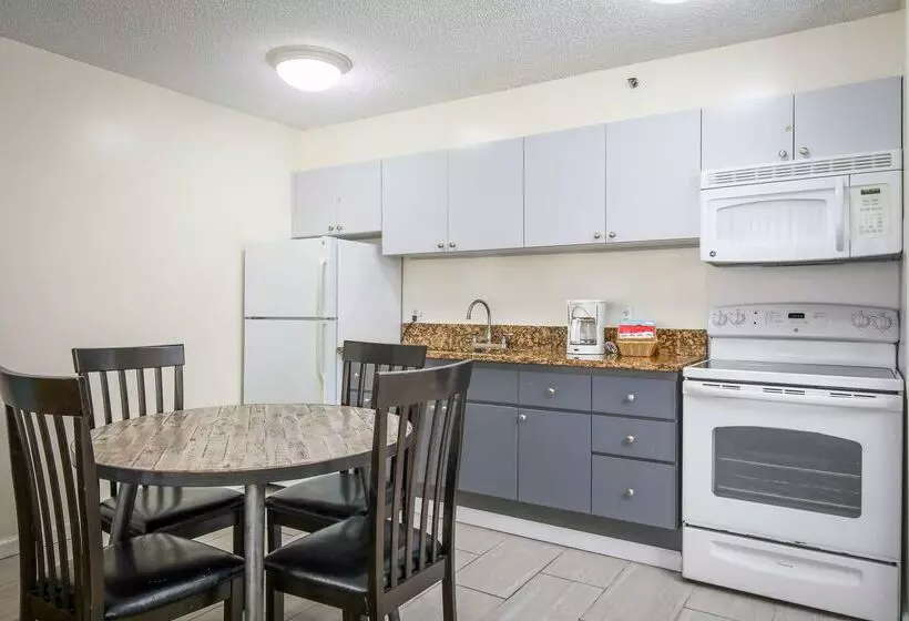 فندق Aston At The Waikiki Banyan