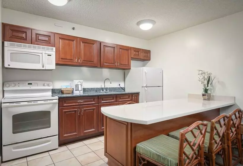 فندق Aston At The Waikiki Banyan