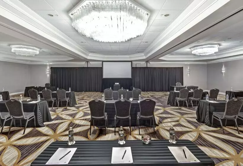 Doubletree By Hilton Hotel Wichita Airport