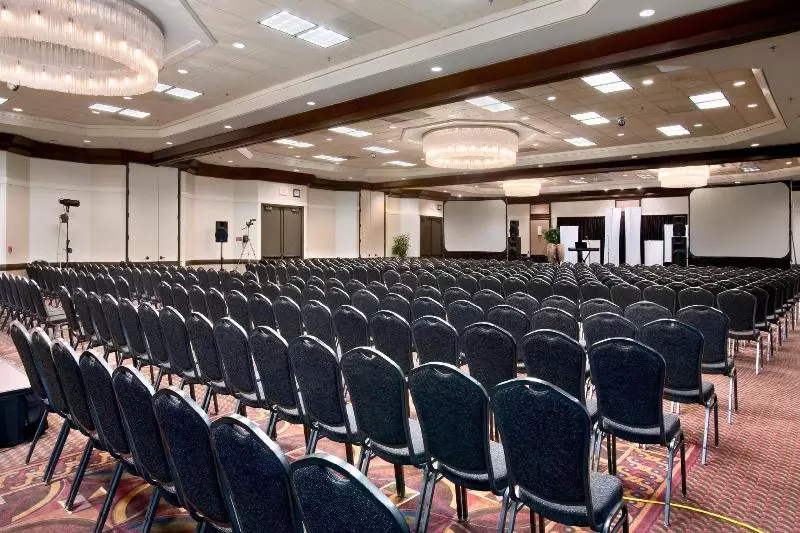 Doubletree By Hilton Hotel Wichita Airport