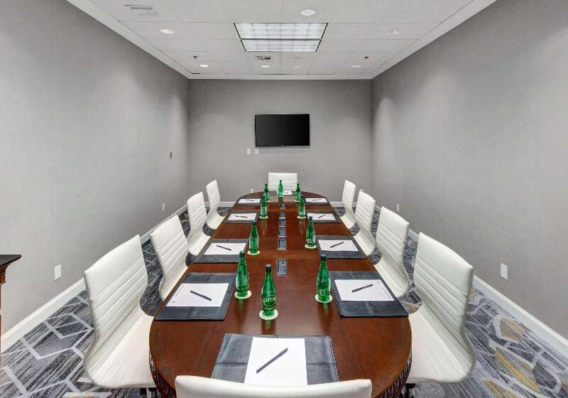 Doubletree By Hilton Hotel Wichita Airport