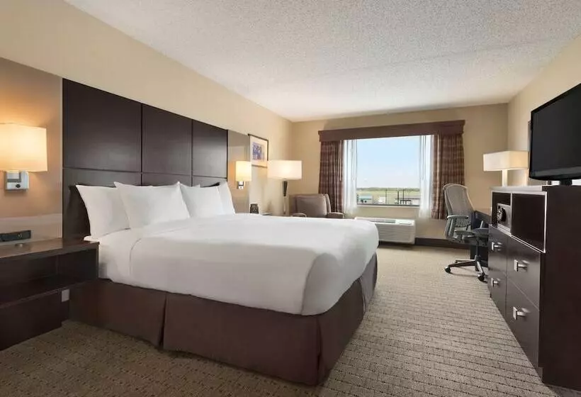 Doubletree By Hilton Hotel Wichita Airport
