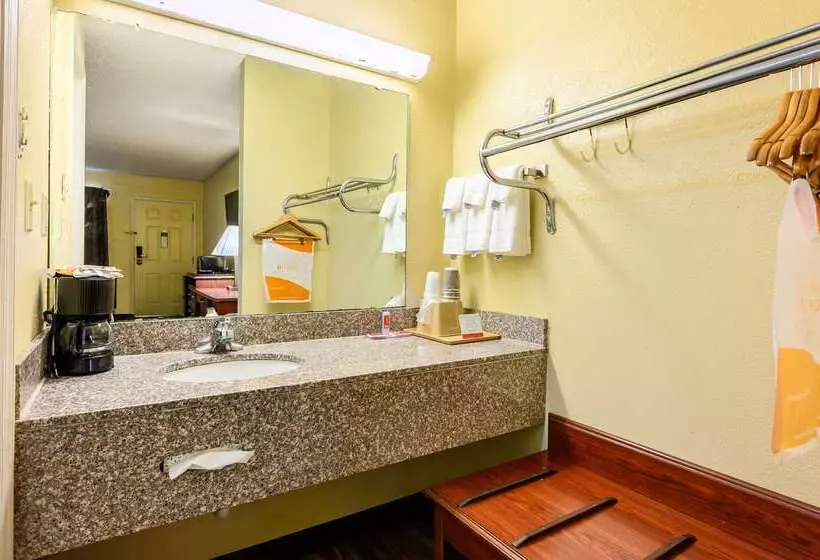 فندق Econo Lodge