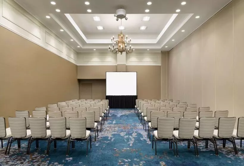 هتل Hilton Tucson East