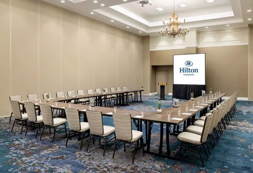 هتل Hilton Tucson East