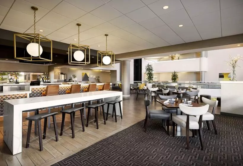 هتل Hilton Tucson East