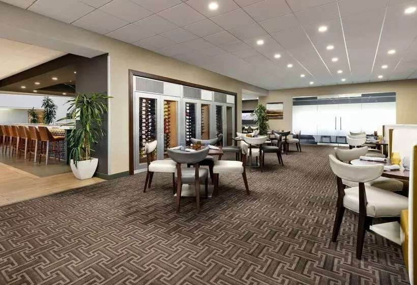 هتل Hilton Tucson East