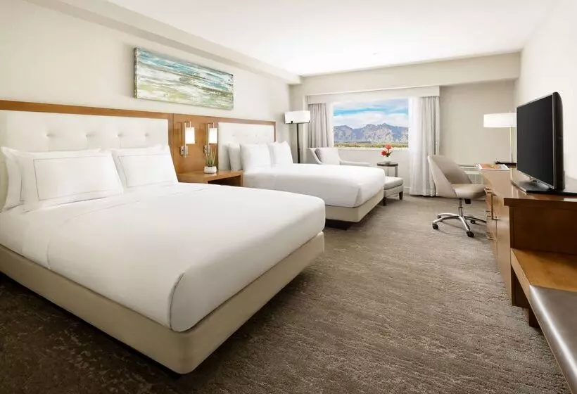 هتل Hilton Tucson East