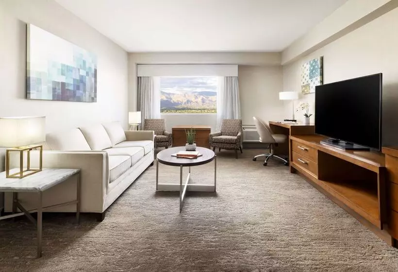 هتل Hilton Tucson East