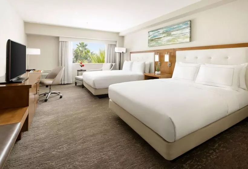 هتل Hilton Tucson East