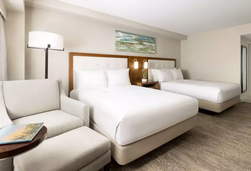 هتل Hilton Tucson East