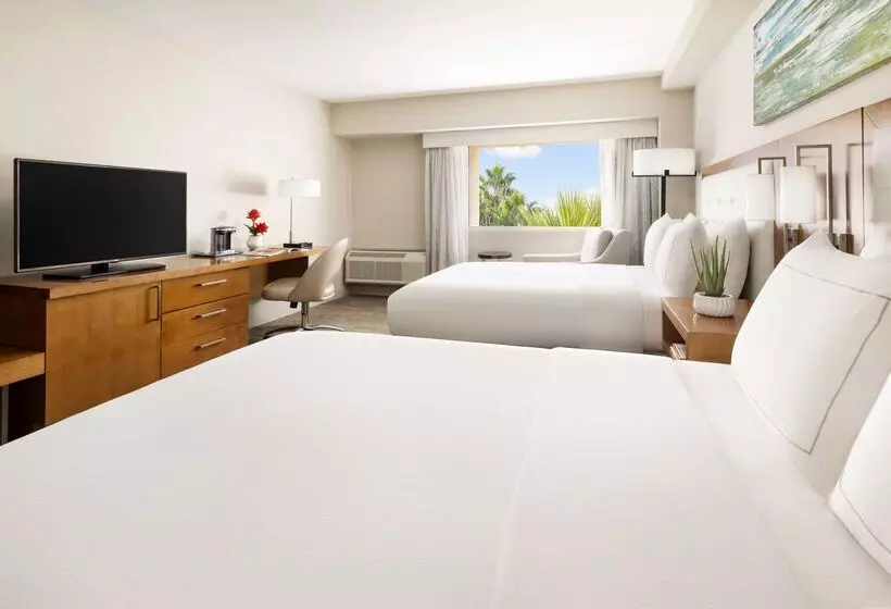 هتل Hilton Tucson East