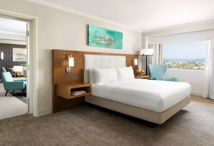 هتل Hilton Tucson East