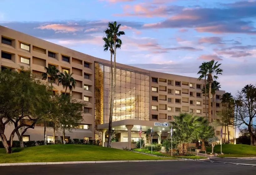 هتل Hilton Tucson East