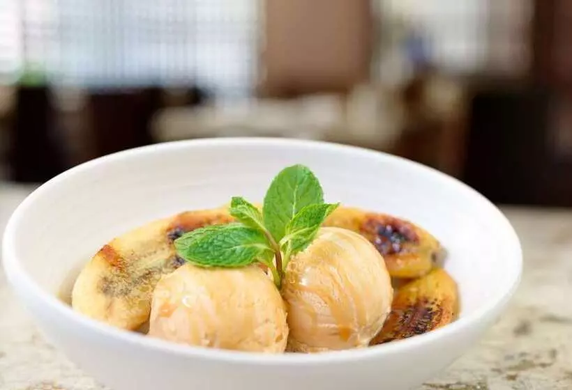 Отель Hilton Woodland Hills / Los Angeles