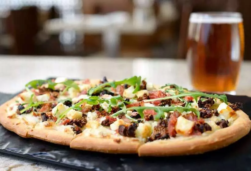 Отель Hilton Woodland Hills / Los Angeles