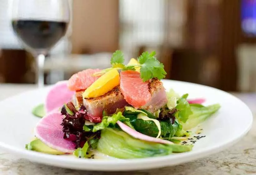 Отель Hilton Woodland Hills / Los Angeles