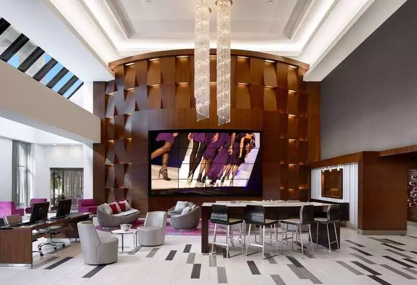 Отель Hilton Woodland Hills / Los Angeles