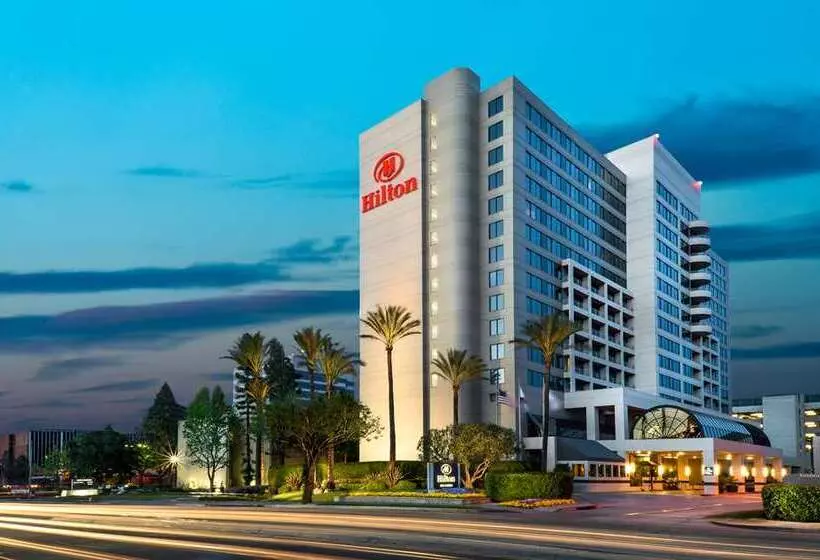 Отель Hilton Woodland Hills / Los Angeles