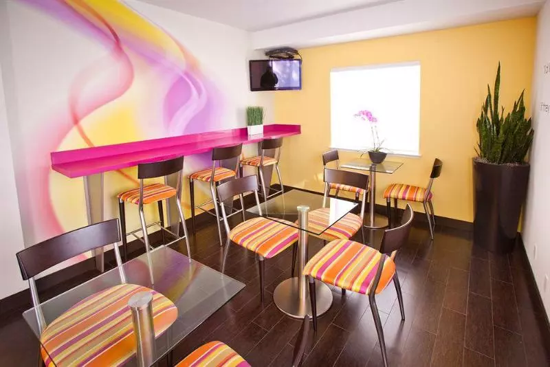 בית מלון כפרי Menlo Park Inn