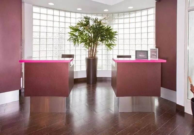 בית מלון כפרי Menlo Park Inn