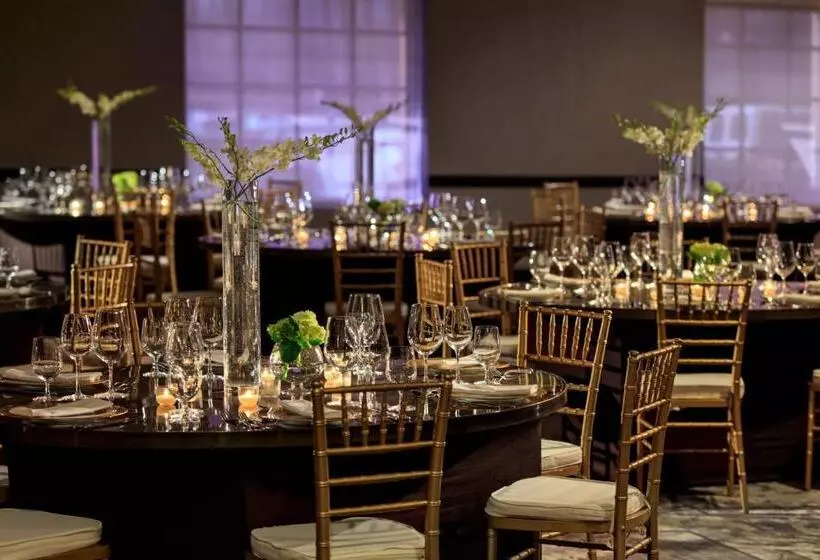 ホテル Renaissance Palm Springs