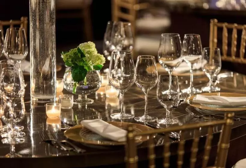 ホテル Renaissance Palm Springs