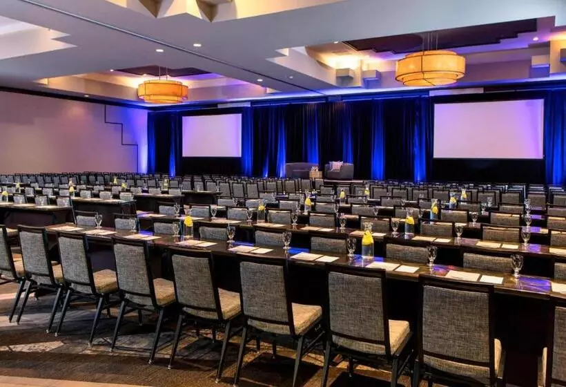 ホテル Renaissance Palm Springs