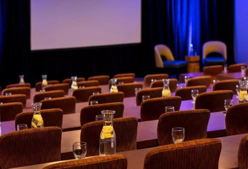 ホテル Renaissance Palm Springs